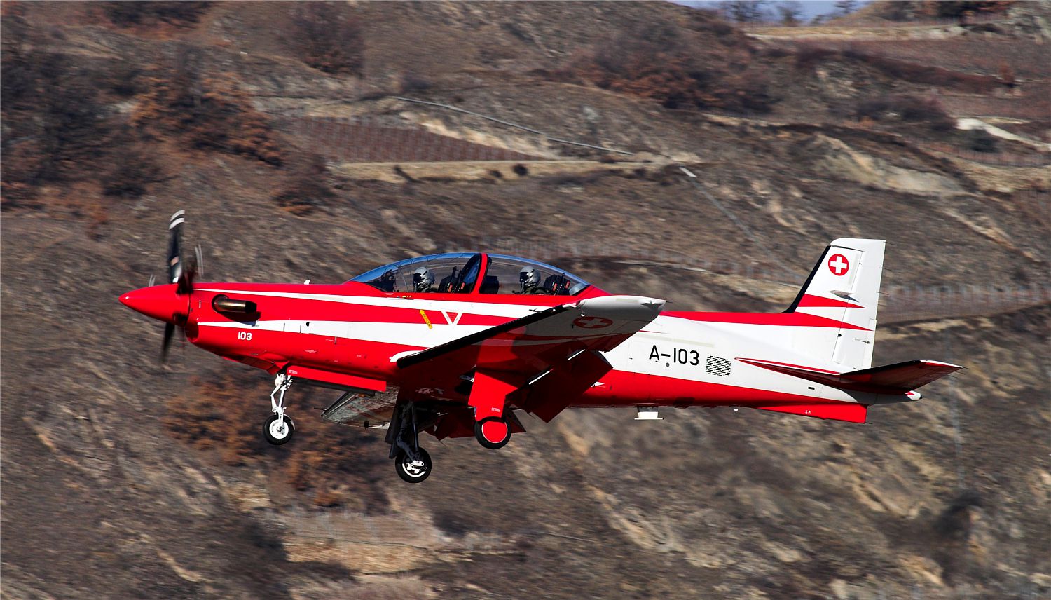 PC-12 con colorazione bianco-rossa. 