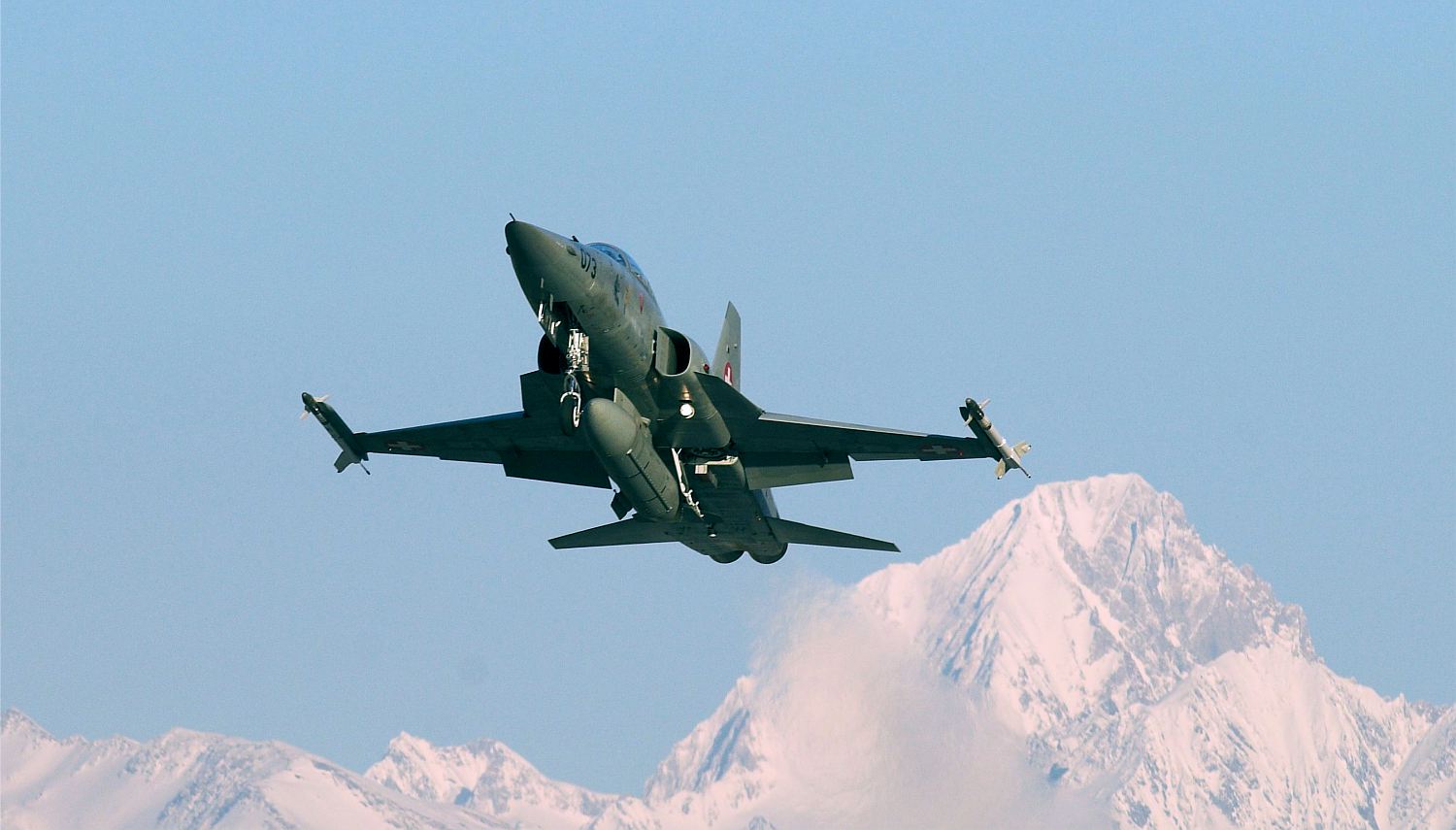 Gli F-5E Tigers hanno svolto compiti di copertura alle quote intermedie. F-5E in decollo da Sion