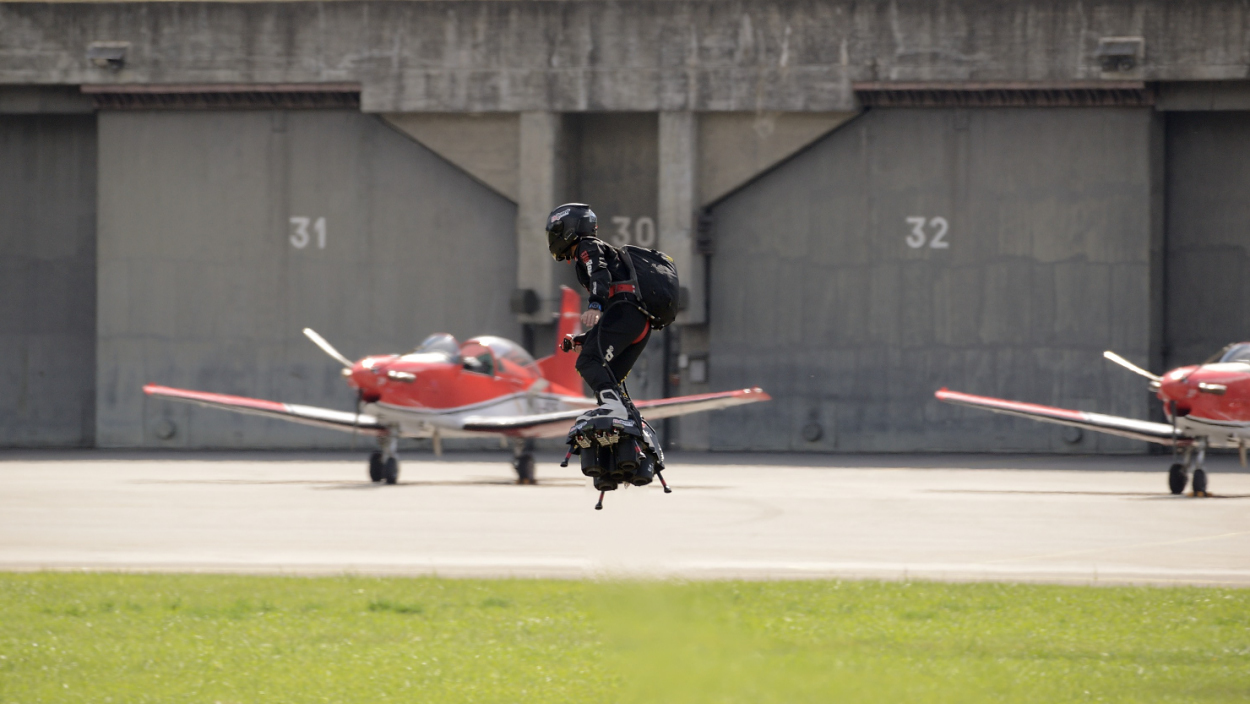 Franky Zapata e il suo Flyboard Air - photo © Mauro Finati - click for the slideshow