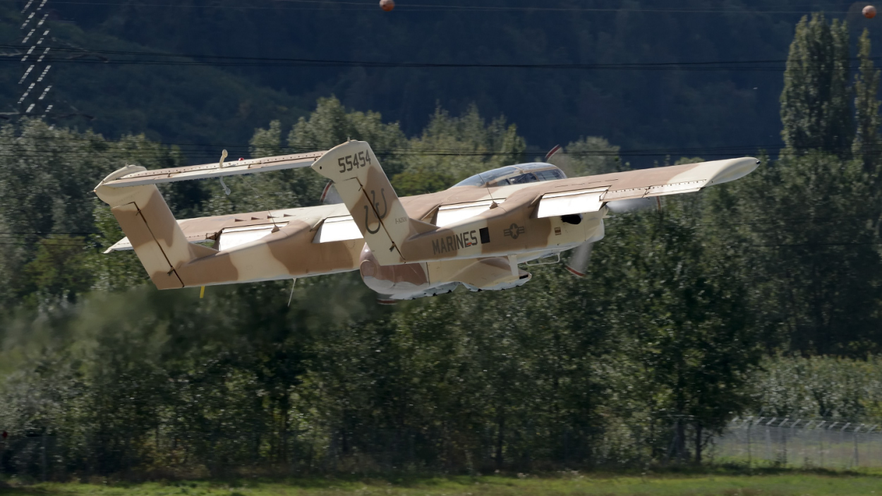 Ancora lo OV-10 Bronco pilotato da Alain Bes al decollo.- copyright © Mauro Finati - click for the slideshow