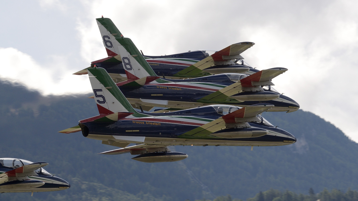Le Frecce al decollo. - copyright © Mauro Finati - click for the slideshow