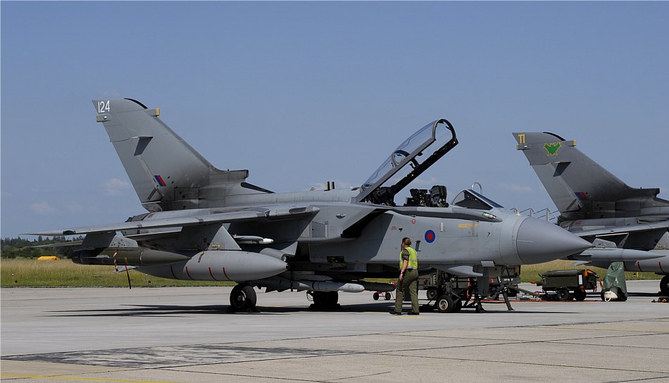 Royal Air Force: linea volo Tornado GR4 del IX(B) Sqn. RAF Tornado GR4 9(B)Sqn flightline