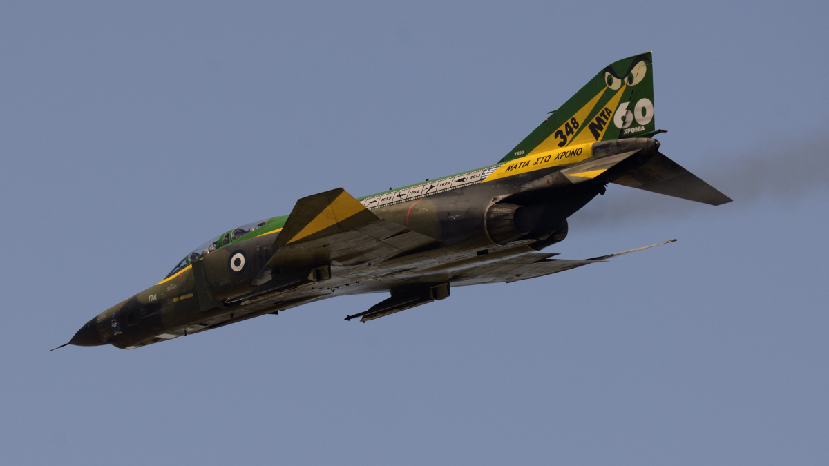 A low passage of the 7450 to show its special color scheme. - photo © Mauro Finati - click for the slideshow
