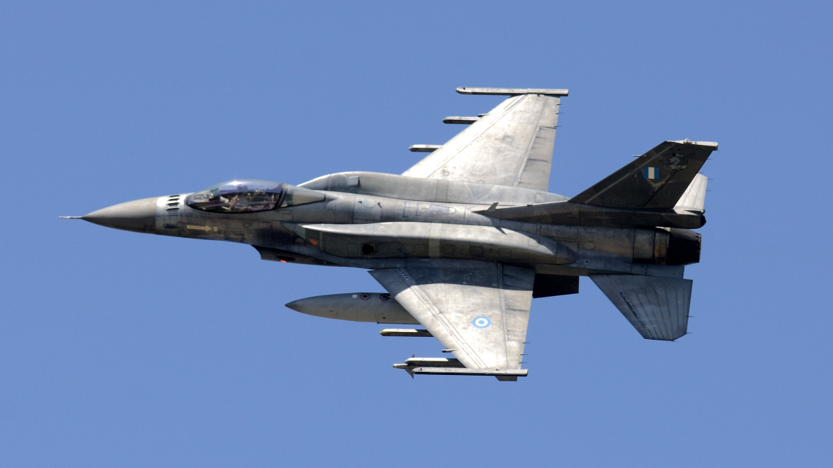 ne of the locally based F-16C Block52+ showes its muscles - copyright © Mauro Finati - click for the slideshow