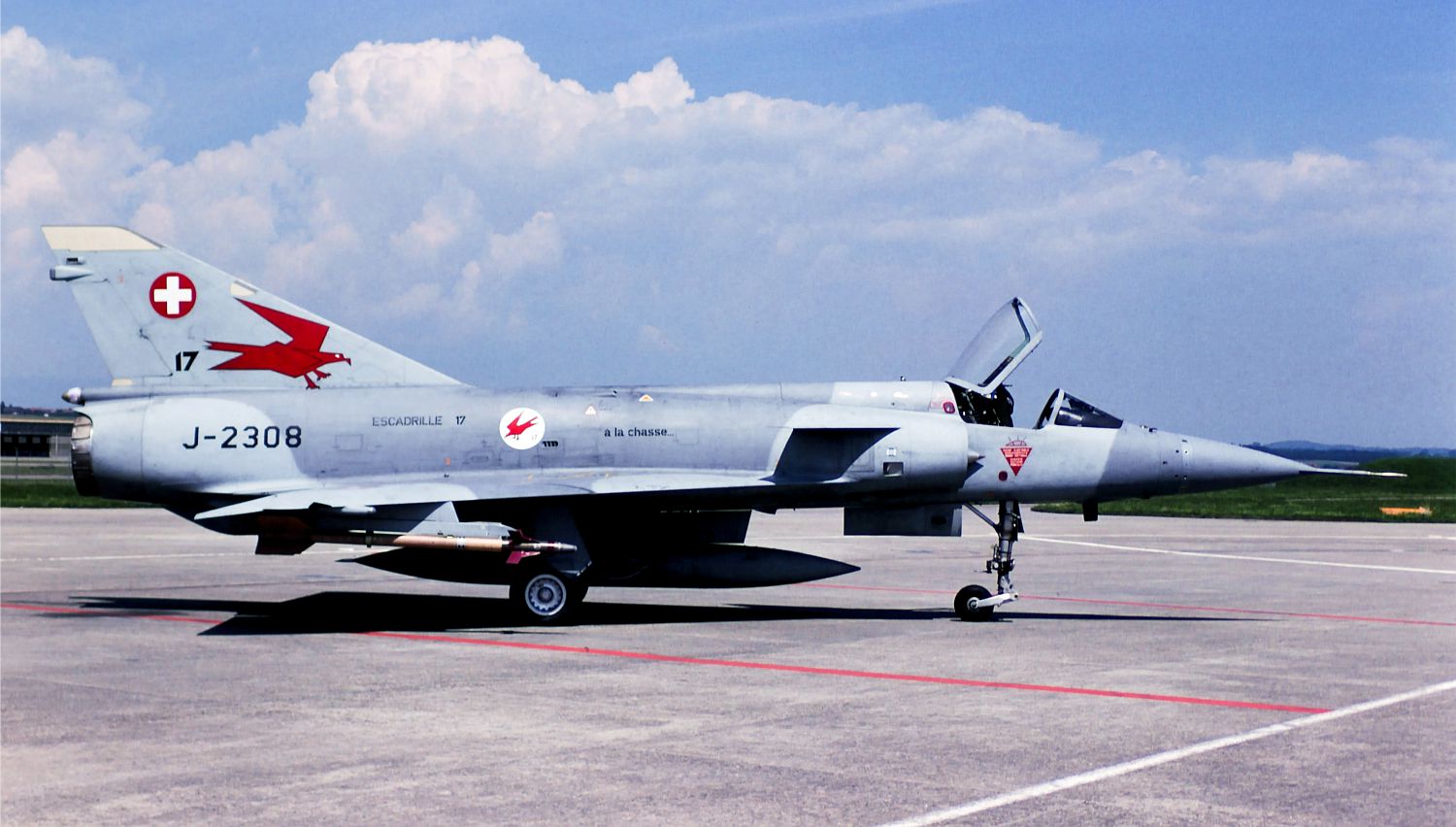 Nell'Agosto 1997, lo J-2308 venne dotato di questa colorazione speciale per salutare l'ultimo corso d'addestramento (WK) effettuato dalla Fliegerstaffel 17 con il Mirage IIIS, prima della transizione sullo F/A-18 Hornet. (Payerne, Ago. 1997 - Ph. Peter Thomas) Mirage IIIS J-2311 s/c