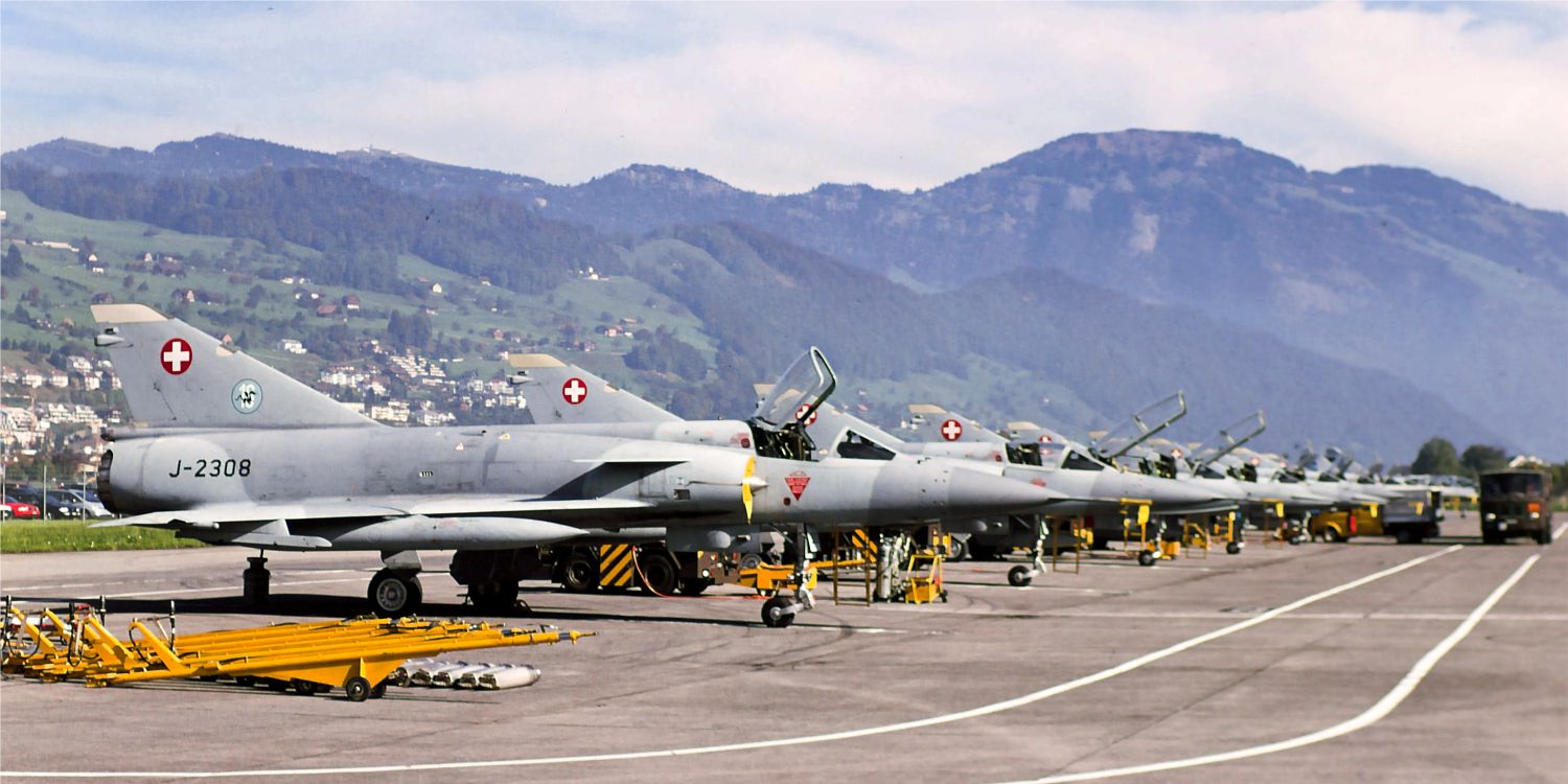 La linea volo a Buochs il giorno dell'addio al Mirage IIIS Linea volo Buochs.