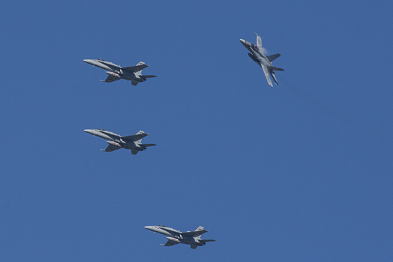Quattro F/A-18C delle Schweizerische Luftwaffe rientrano a Meiringen dopo le prove di tiro/ph. Paolo Rollino Quattro F/A-18C delle Schweizerische Luftwaffe rientrano a Meiringen dopo le prove di tiro