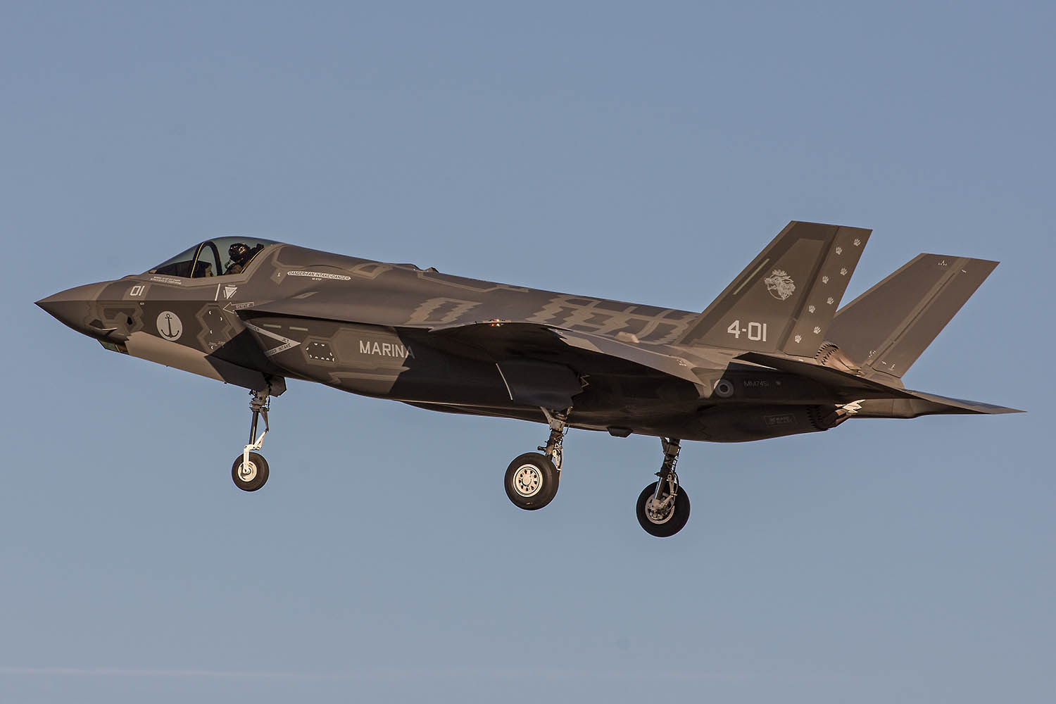 Atterraggio convenzionale per l'F-35B MM7451/4-01/ph. Paolo Rollino Atterraggio convenzionale per l'F-35B MM7451/4-01