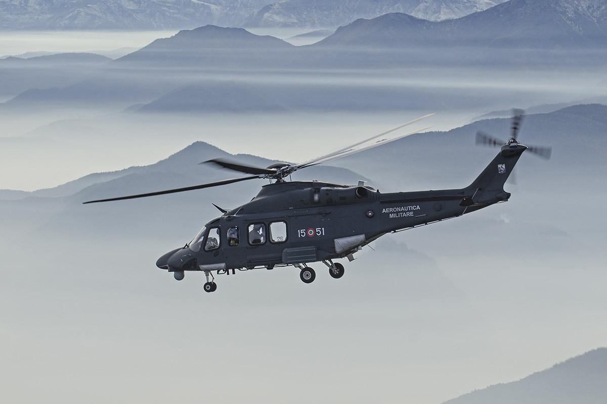 L'HH-139 del 15Stormo in volo sulle Alpi Cozie alla ricerca dei dispersi/ph. Paolo Rollino