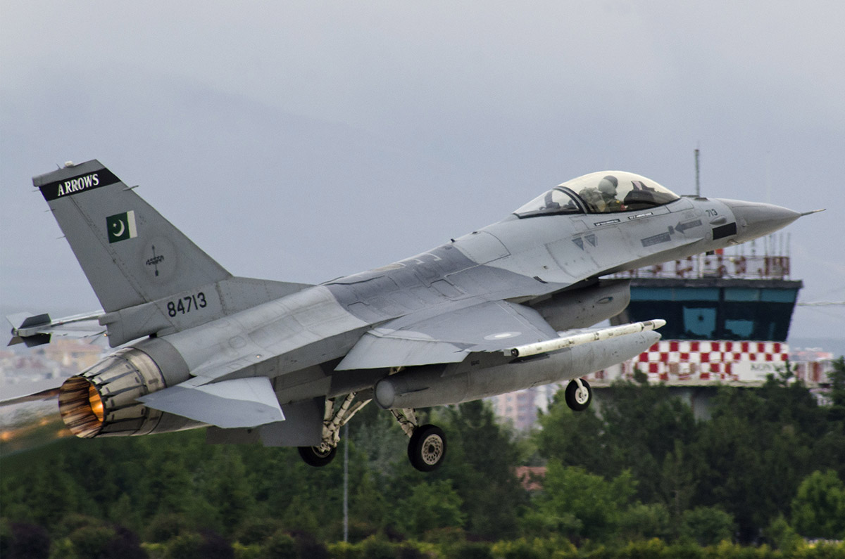 Un F-16A della Forza Aerea Pakistana/ph. Paolo Rollino Un F-16A della Forza Aerea Pakistana/ph. Paolo Rollino