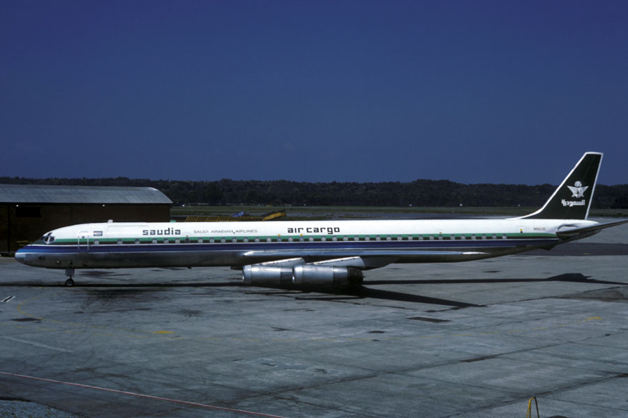 N8636 DC-8-63CF della Seaboard World noleggiato alla Saudia Airlines