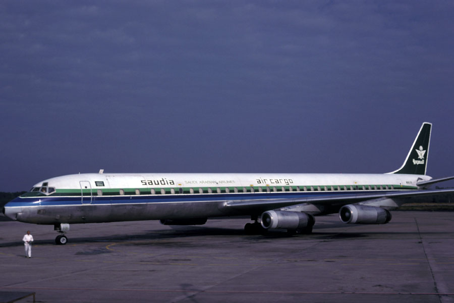 N8639 DC-8-63CF della Seaboard World noleggiato alla Saudia Airlines
