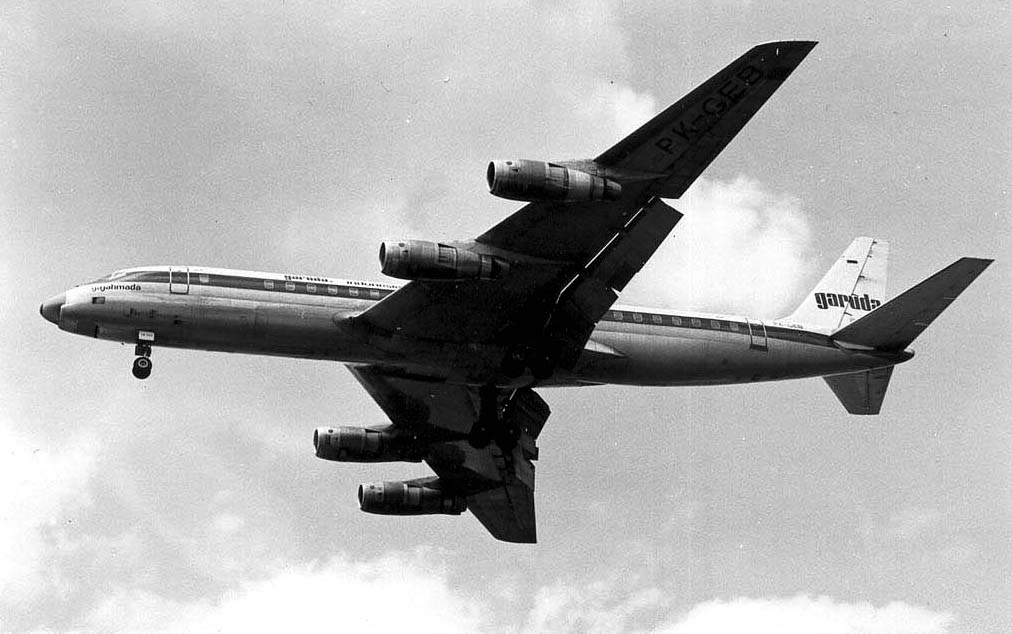 DC-8-50 GARUDA INDONESIA PK-GEB